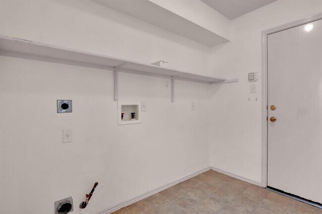 Building Photo - 3761 Rod Carew Dr