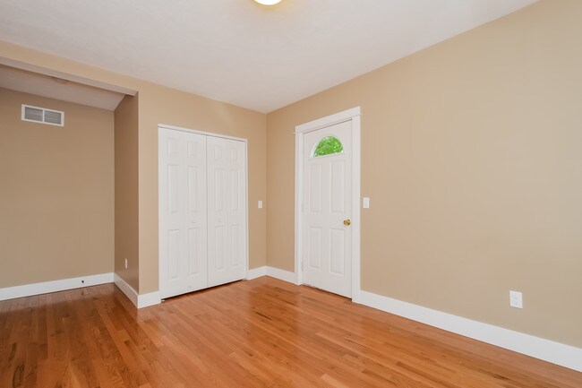 Building Photo - 422 Cadwell Ave NW