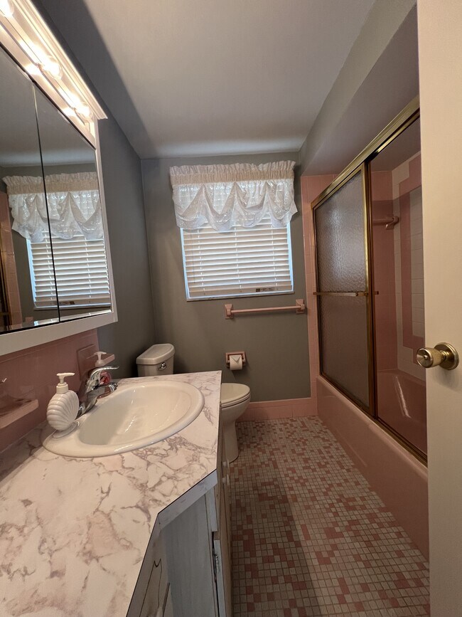 Building Photo - 10802 Laburnum Dr