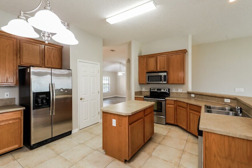 Building Photo - 3039 Stonewood Way