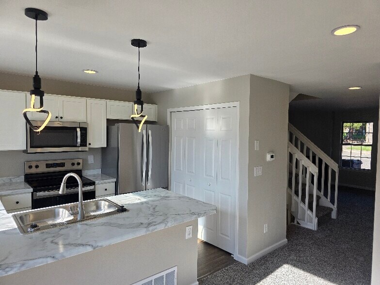 Building Photo - 17326 E Rice Cir