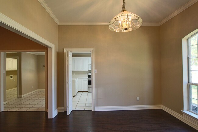 Building Photo - Beautiful 3 Bedroom in Tyler! Coming Soon!
