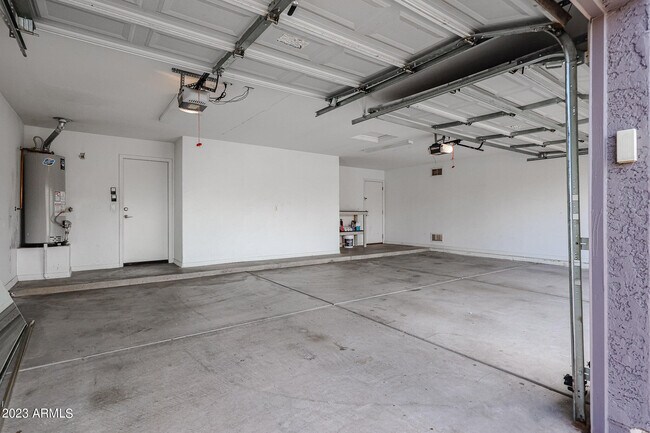 Building Photo - 5215 E Wallace Ave