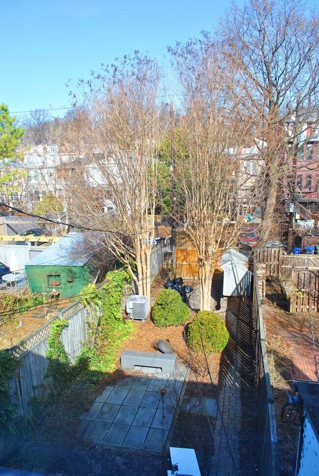Building Photo - Georgetown near GT Medstar Hospital, Chic Rowhouse 5br/3Ba w/Yard, Deck, Parking