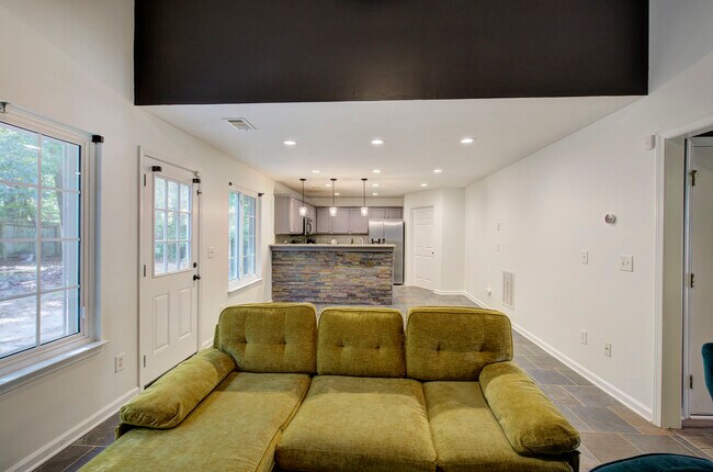 Building Photo - 7202 Cedar Forest Dr