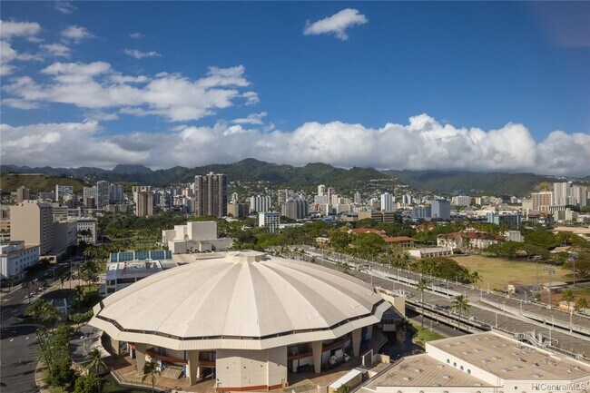 CORNER OF WARD AVE AND KAPIOLANI BLVD - 909 Kapiolani Blvd