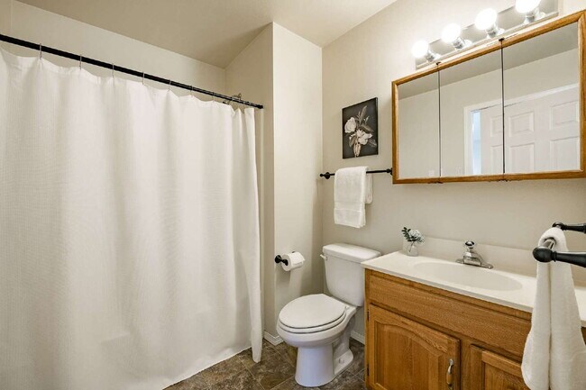 Building Photo - Sought-after 5-Bedroom Pet Friendly Home i...