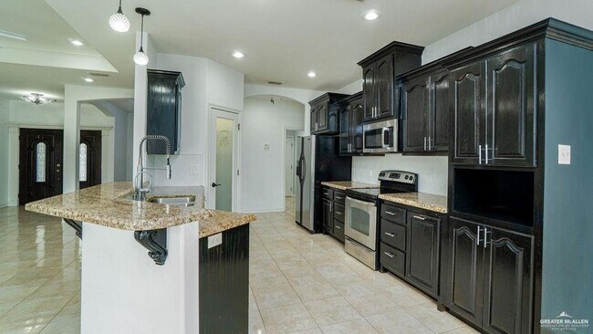 Building Photo - 2415 Flag Stone Terrace