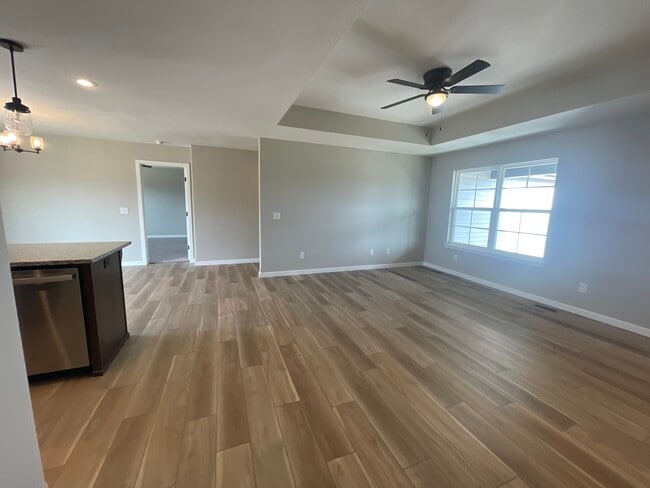 Building Photo - 671 N Jozlynn Ave