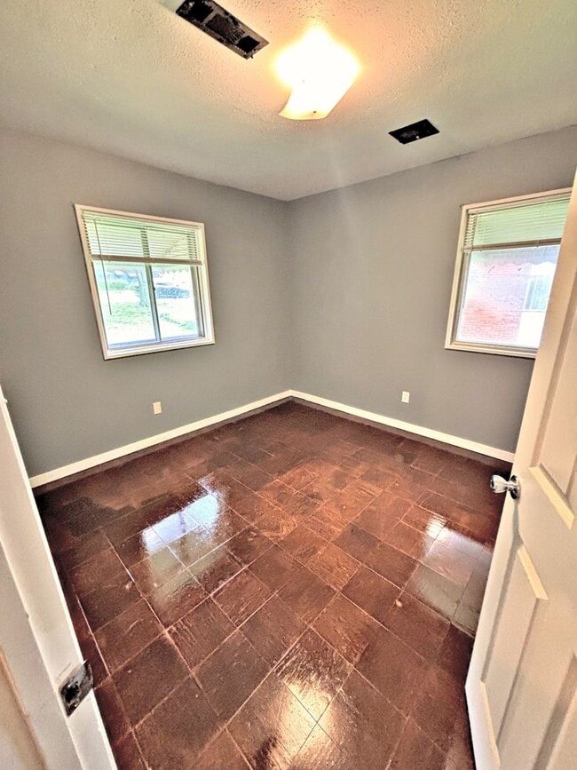 Building Photo - HOUSE FOR RENT - DECATUR