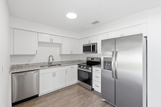 Building Photo - 30850 Cherokee Ave