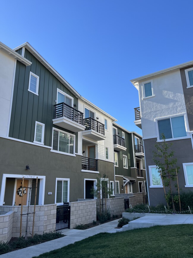 Building Photo - 1475 Sandbar Ln