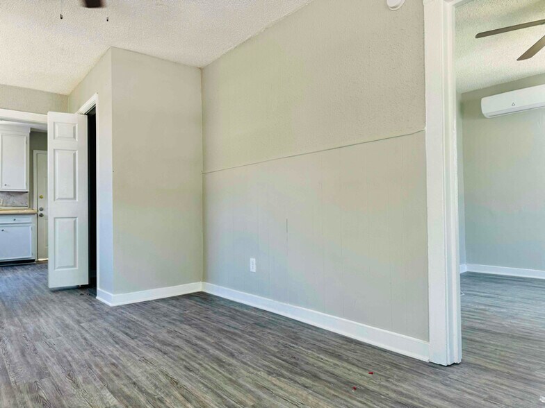 Building Photo - 1501 Nashby St