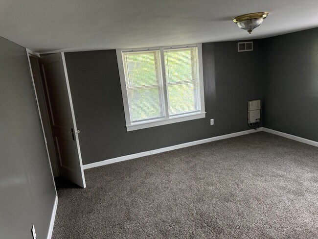Building Photo - 124 Princeton Ave