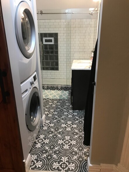 Bathroom/Laundry - 811 Lowry Ave NE