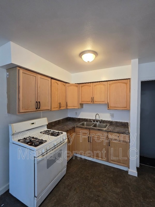 Building Photo - 22649 Frisbee St