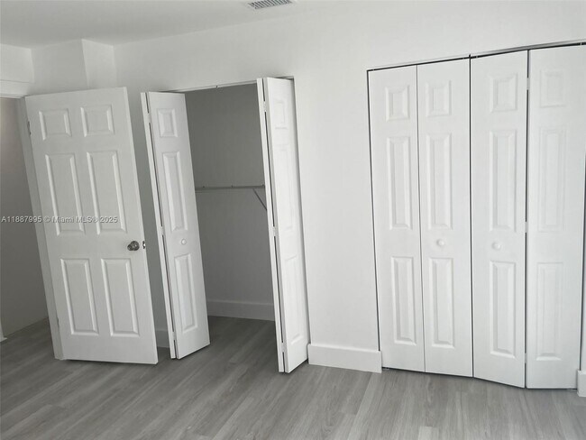 Building Photo - 6275 SW 130th Ave
