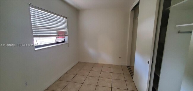 Building Photo - 1925 Madison St