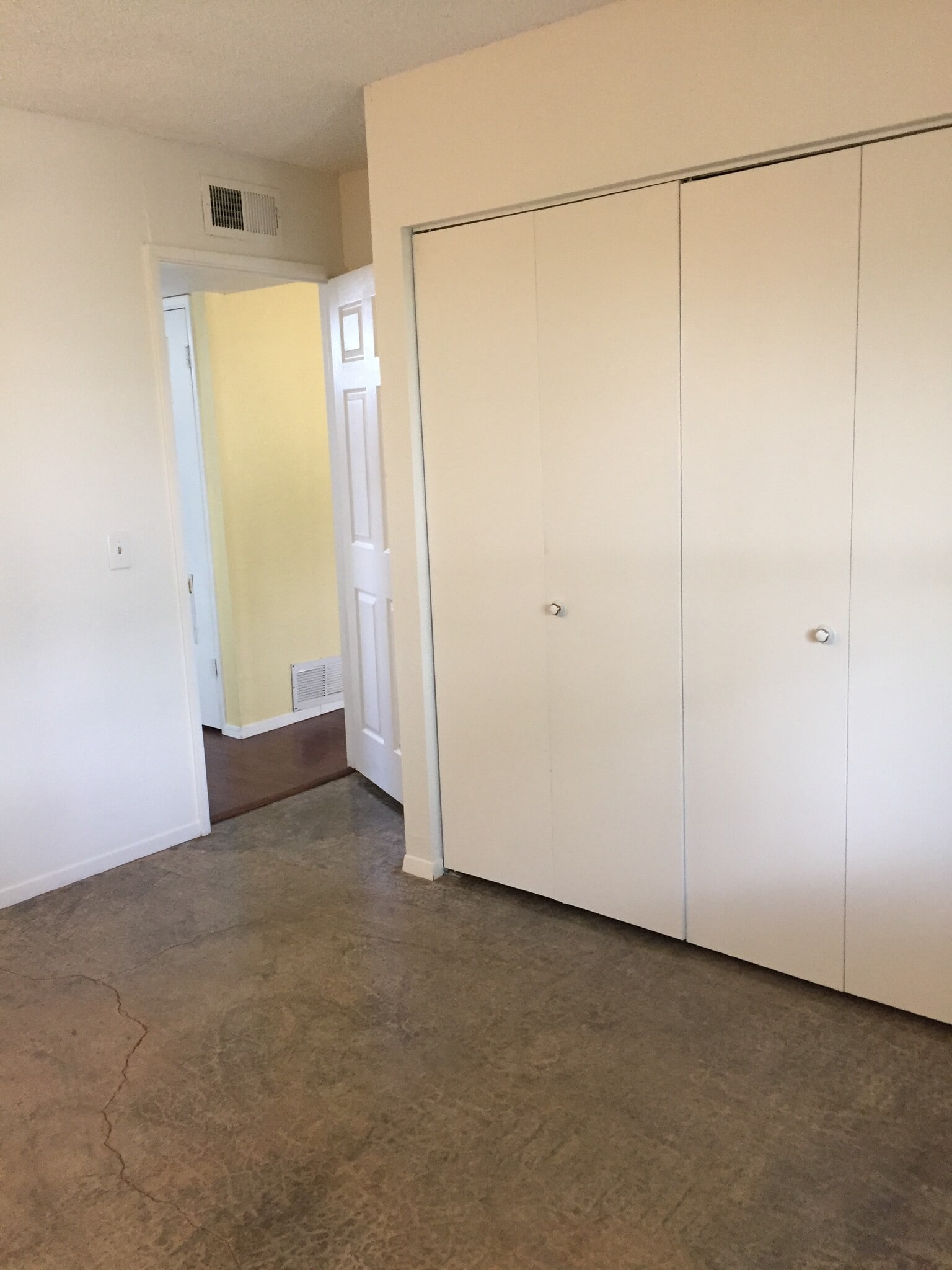 Building Photo - 1033 S 5th St