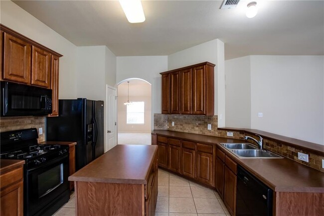 Building Photo - 1200 Rainbow Parke Dr