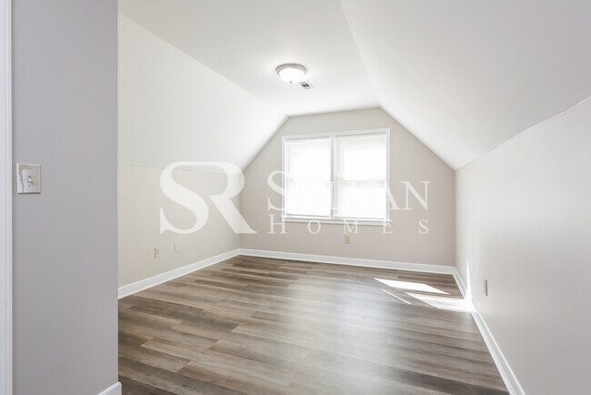 Building Photo - Gorgeous 4 bedroom, 3BA home available now!