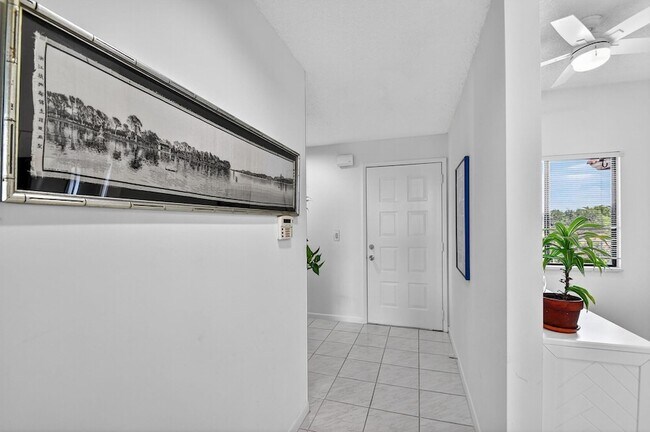 Building Photo - 6193 Pointe Regal Cir