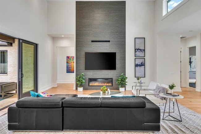 Building Photo - 7533 Royal Pl