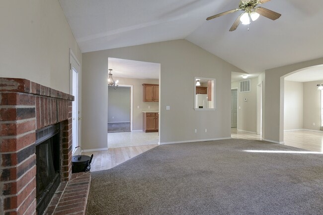 Building Photo - 325 Tall Oaks Dr