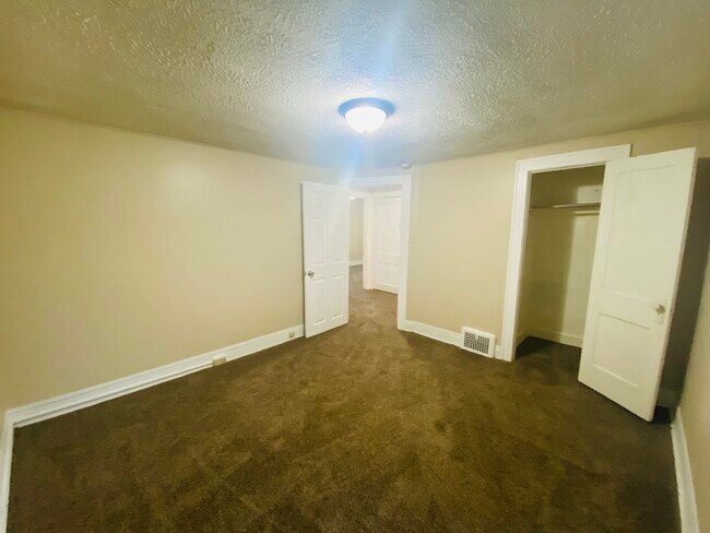 Building Photo - 1401 Ridgeway Pl NW