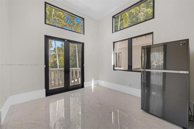 Building Photo - 8112 Los Pinos Cir