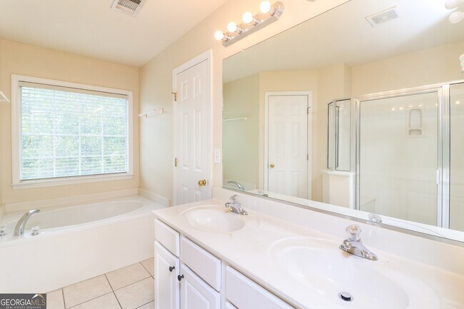 Building Photo - 1711 Highlands View Dr