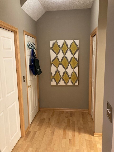 Building Photo - 1510 Zarthan Ave S. #105