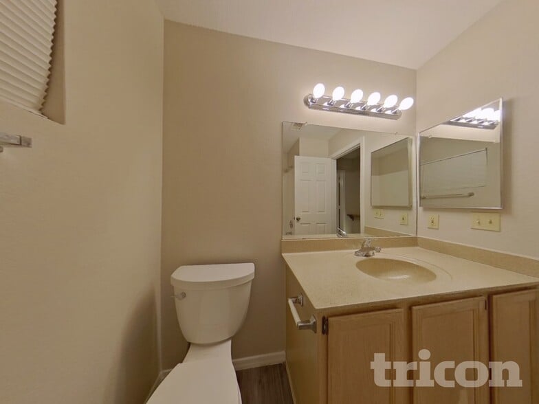 Building Photo - 1313 N Avoca