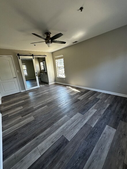 Building Photo - 2229 Lesner Crescent