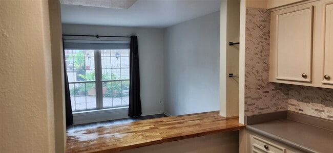 Building Photo - 11550 Chimney Rock Rd