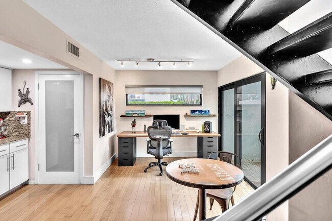 Building Photo - 2990 SW 30th Ct