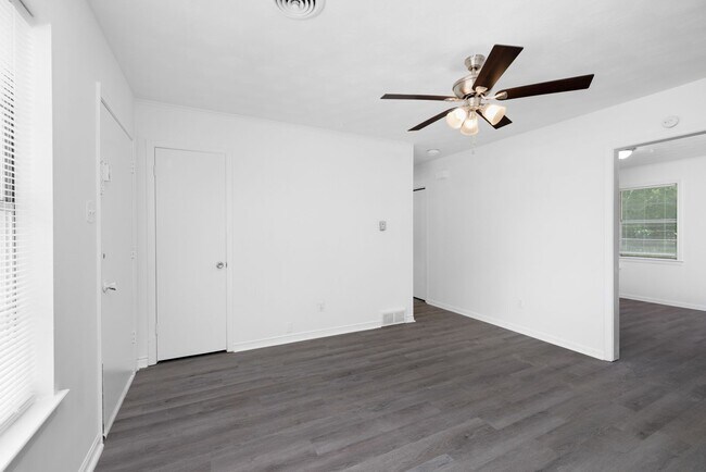 Building Photo - Completely Remodeled Home Near Shelby Forest