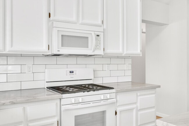 Building Photo - 9332 Caulfield Dr