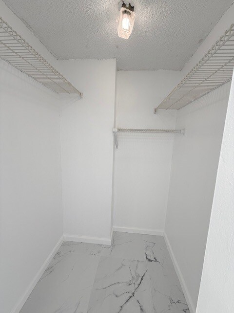 Building Photo - 1005E