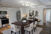 Building Photo - Recently Renovated 3 Bed / 1 Bath in Colle...