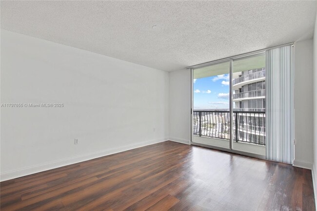 Building Photo - 1756 N Bayshore Dr