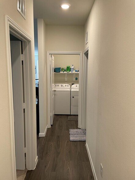 Building Photo - 6414 Lakeview Haven Dr