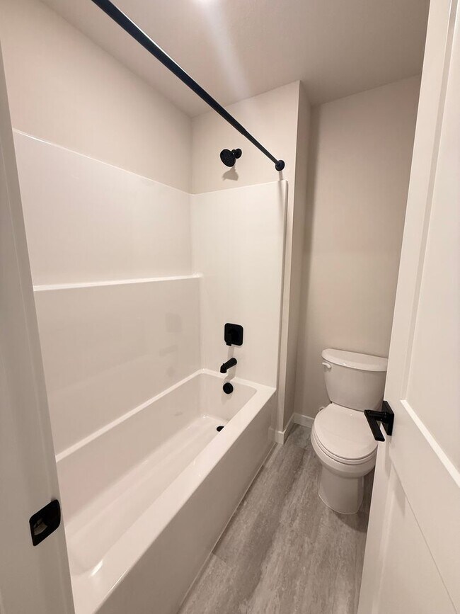 Building Photo - Brand New Stunning 5 Bed/3 Bath Home - Steven's Ranch