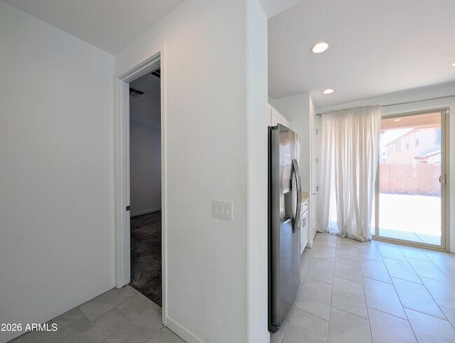 Building Photo - 9509 W Sells Dr