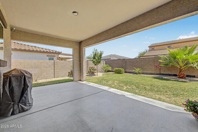 Building Photo - 17153 W Butler Ave
