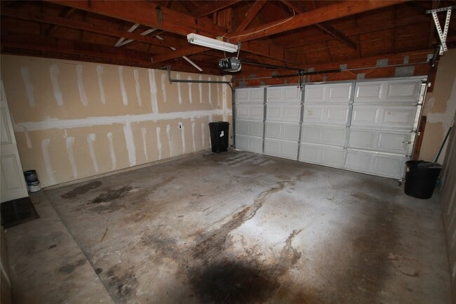 Building Photo - 6418 Mountain Pines Ln