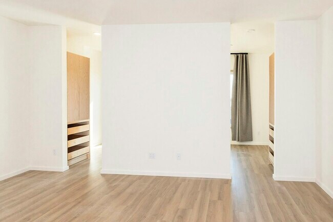 Building Photo - 1614 6th Ave