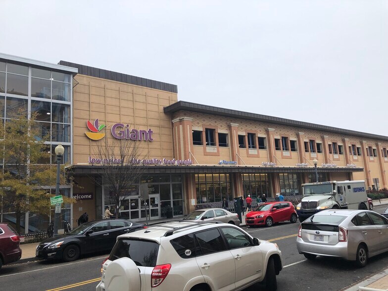 Building Photo - 1342 Park Rd NW