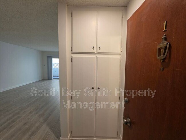 Building Photo - 8710 Delgany Ave