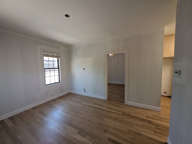 Building Photo - 1835 N Bissell St